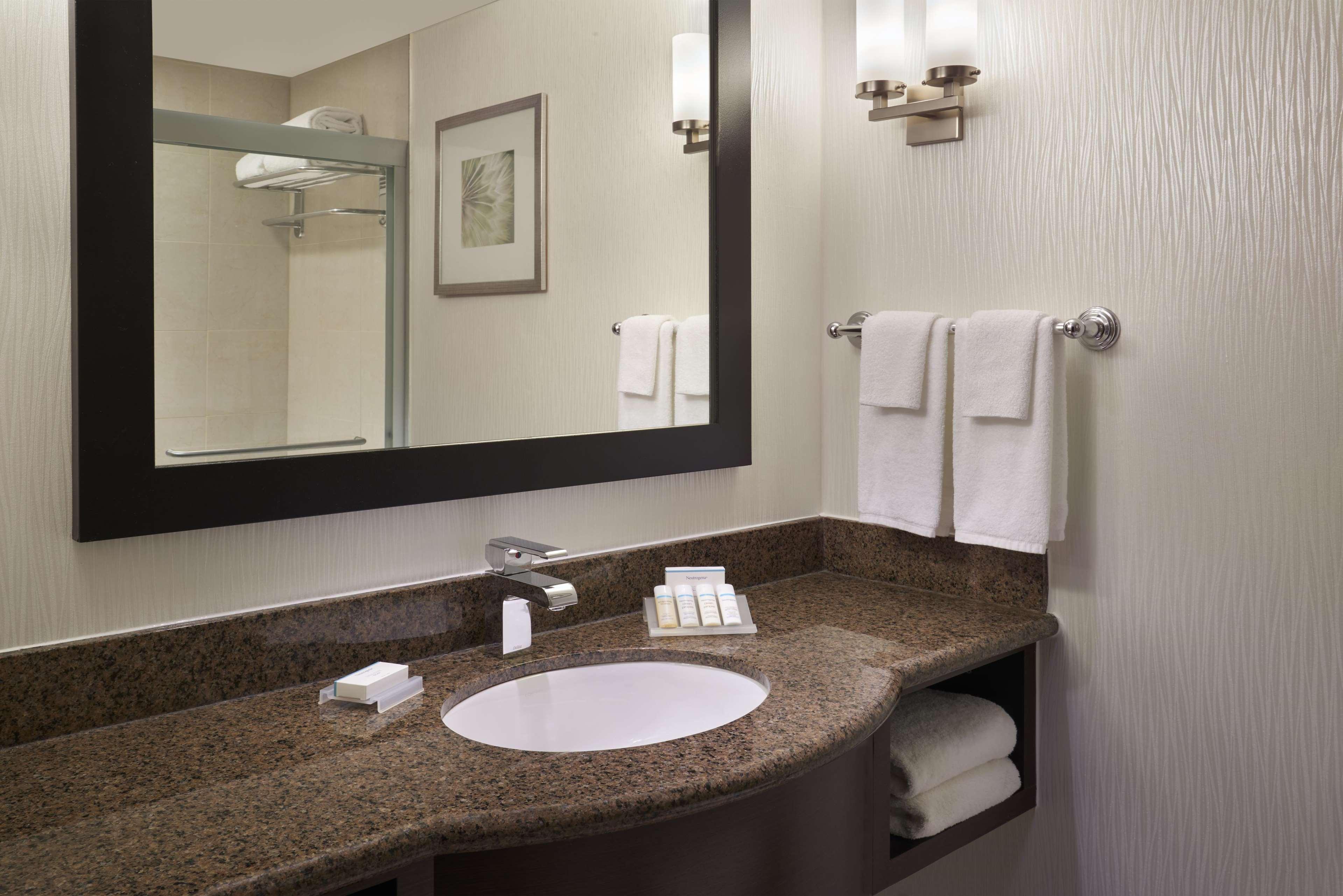 Hilton Garden Inn Toronto Airport West/Mississauga Eksteriør billede