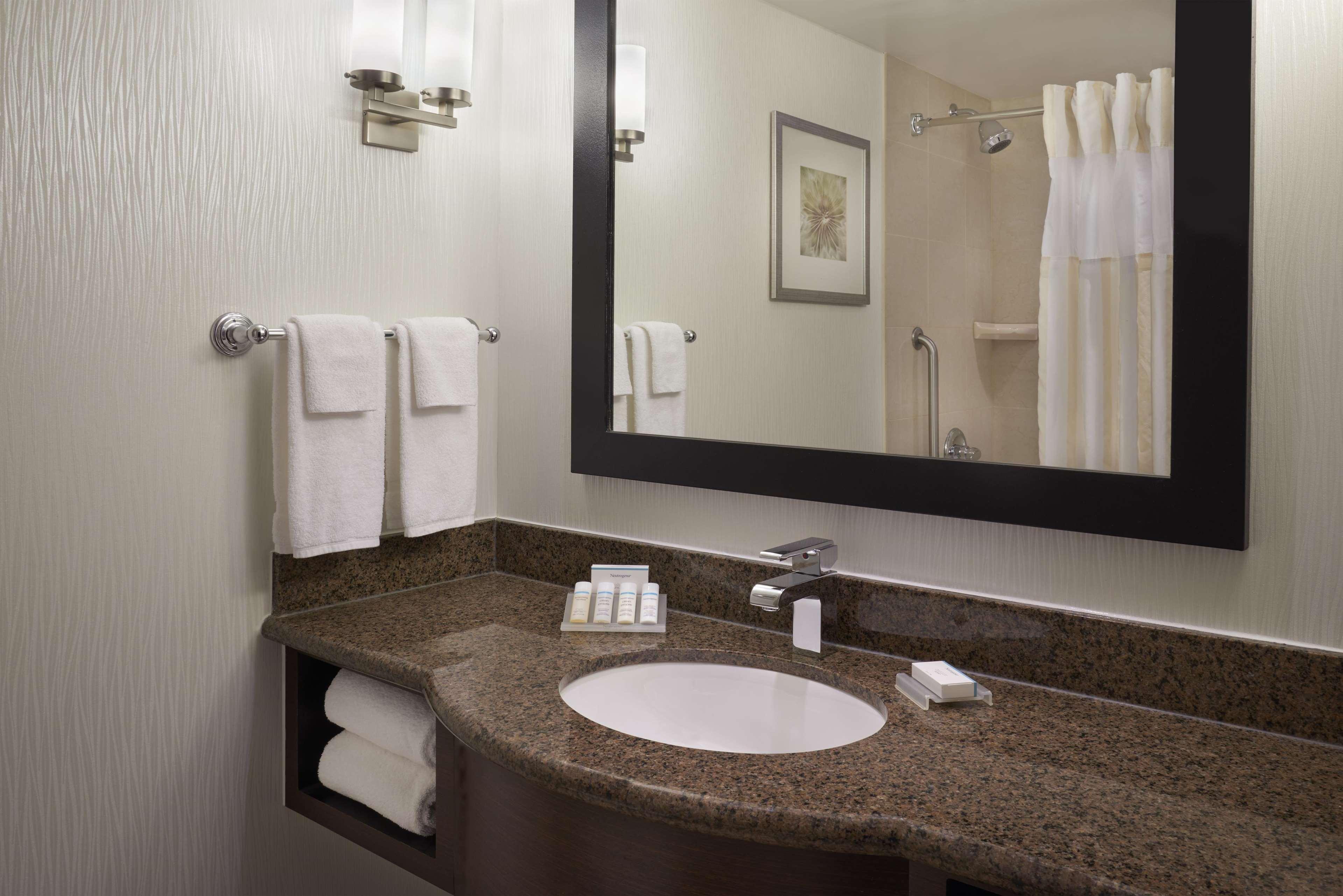 Hilton Garden Inn Toronto Airport West/Mississauga Eksteriør billede
