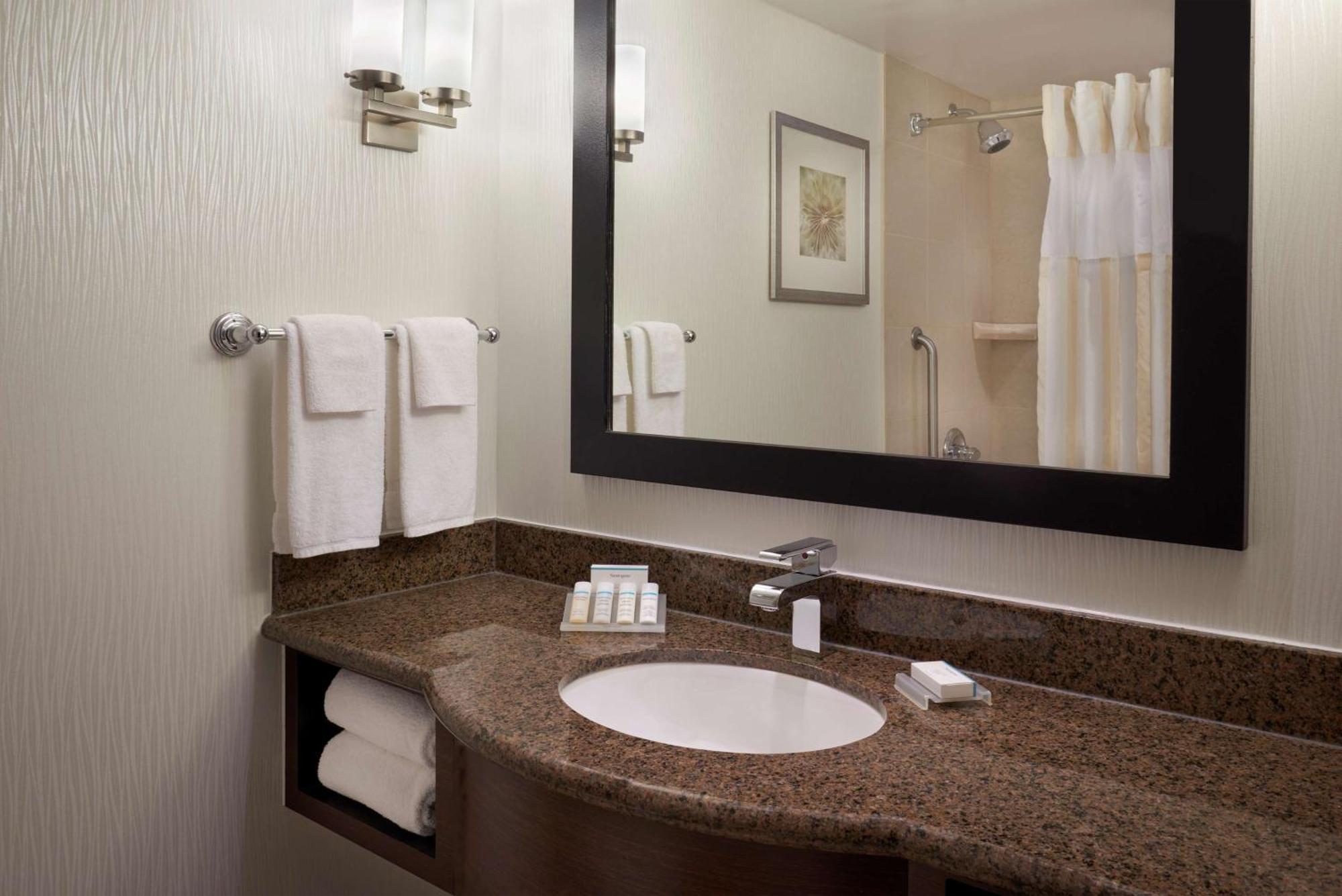Hilton Garden Inn Toronto Airport West/Mississauga Eksteriør billede